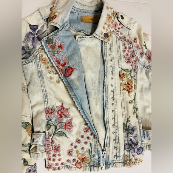 BLANK NYC WOMEN’S Unique Floral  Embroidered Jean Long Sleeve Jacket 
    SIZE M - Picture 5 of 16